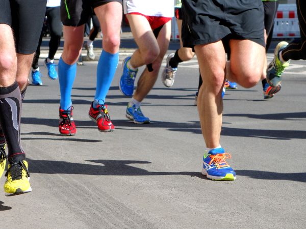 Wybór idealnego obuwia do półmaratonu: Jak znaleźć buty dopasowane do twojego stylu biegania